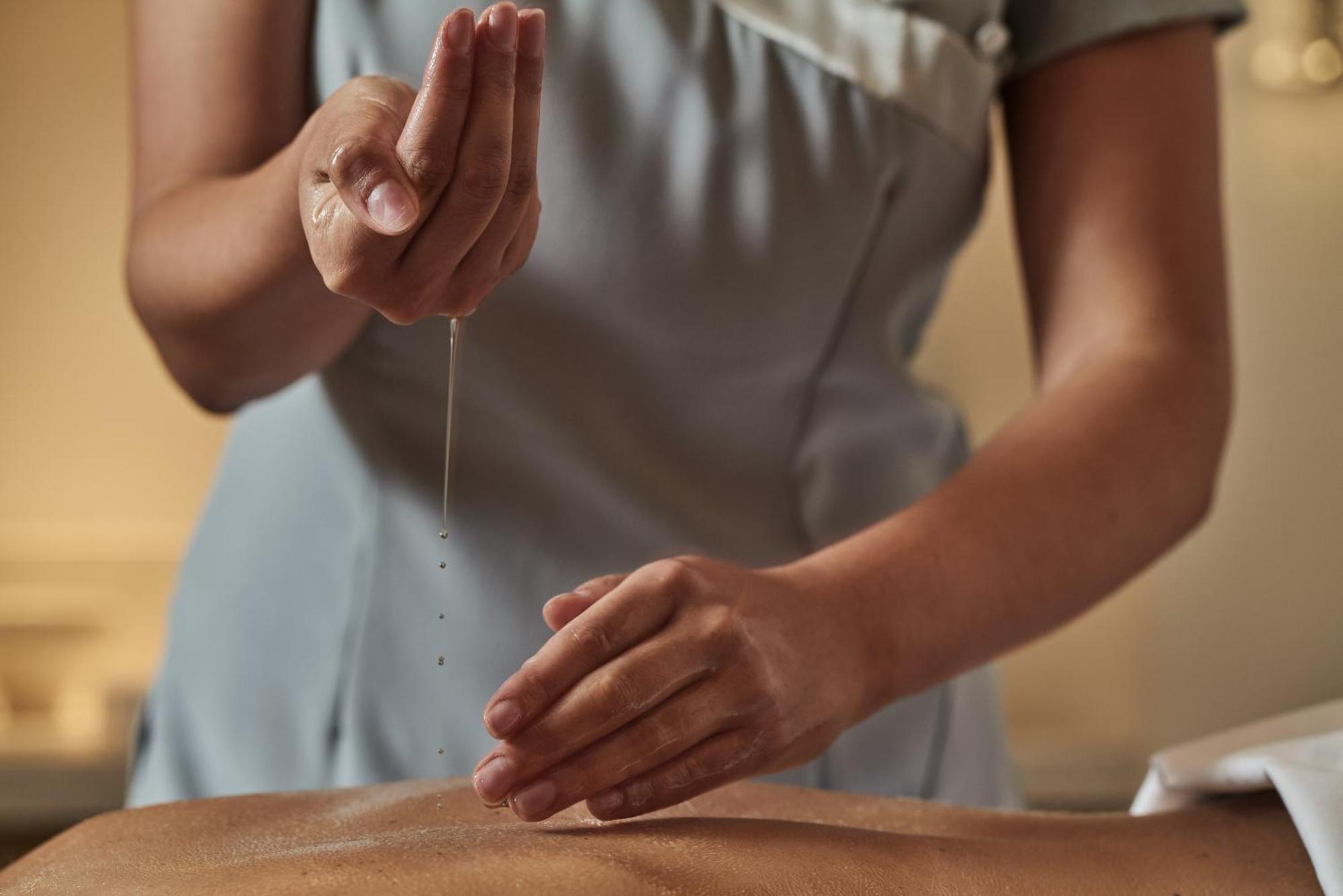 City Of Dreams Mediterranean - Integrated Resort, Casino & Entertainment 레메소스 외부 사진 Massage with oil