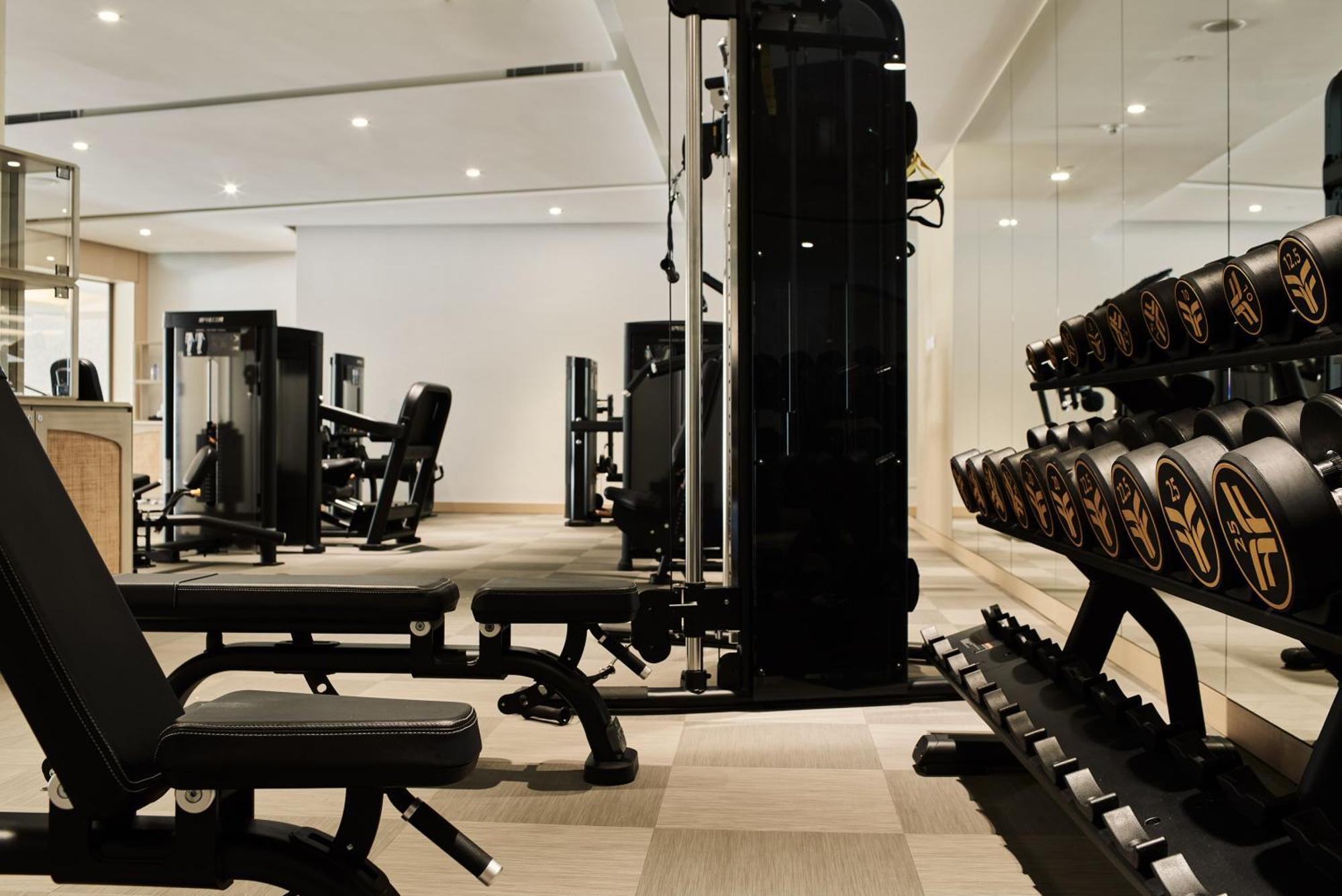 City Of Dreams Mediterranean - Integrated Resort, Casino & Entertainment 레메소스 외부 사진 The gym at The Dorchester