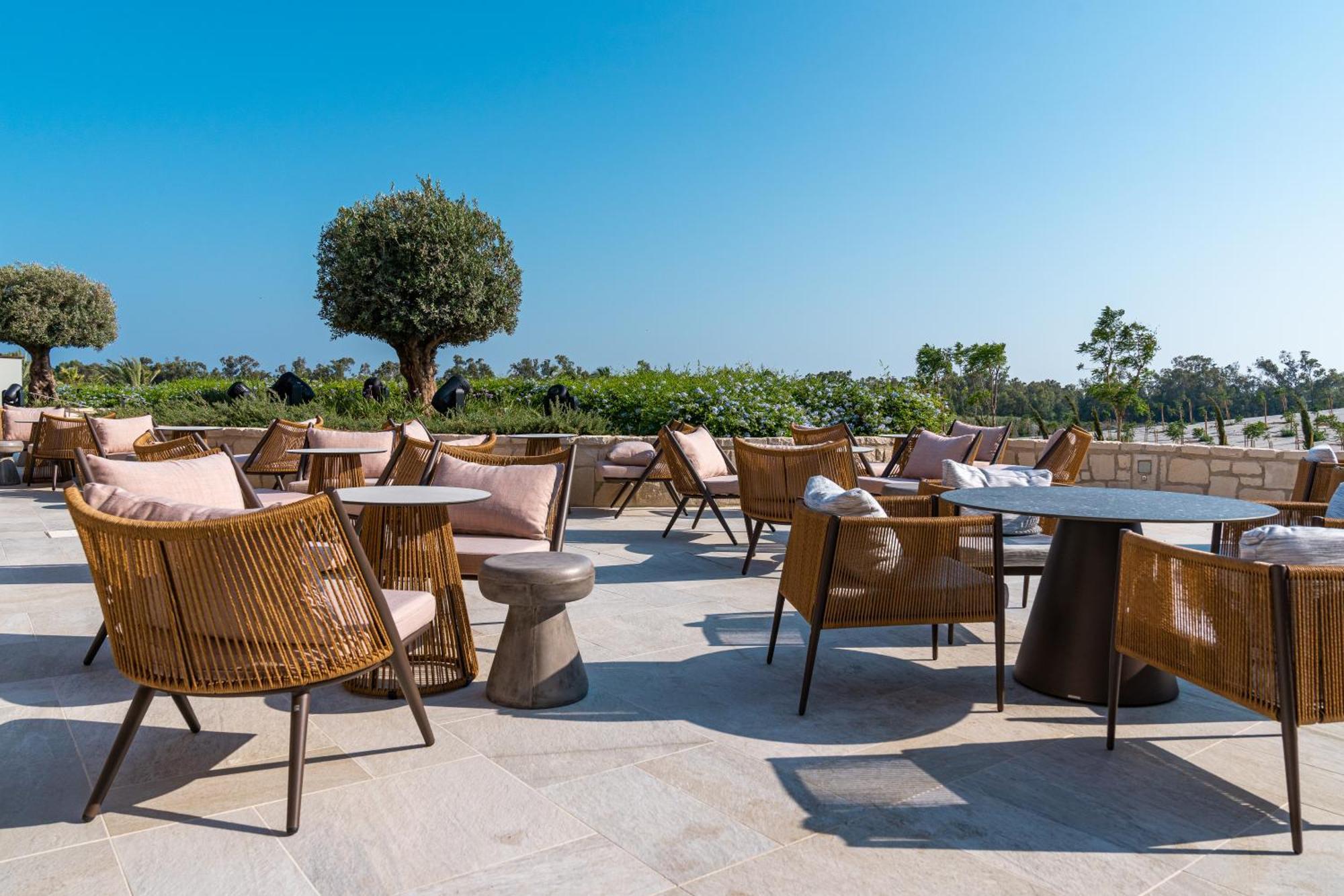 City Of Dreams Mediterranean - Integrated Resort, Casino & Entertainment 레메소스 외부 사진 The Terrace at the Westin Resort & Villas, Naos Beach Club