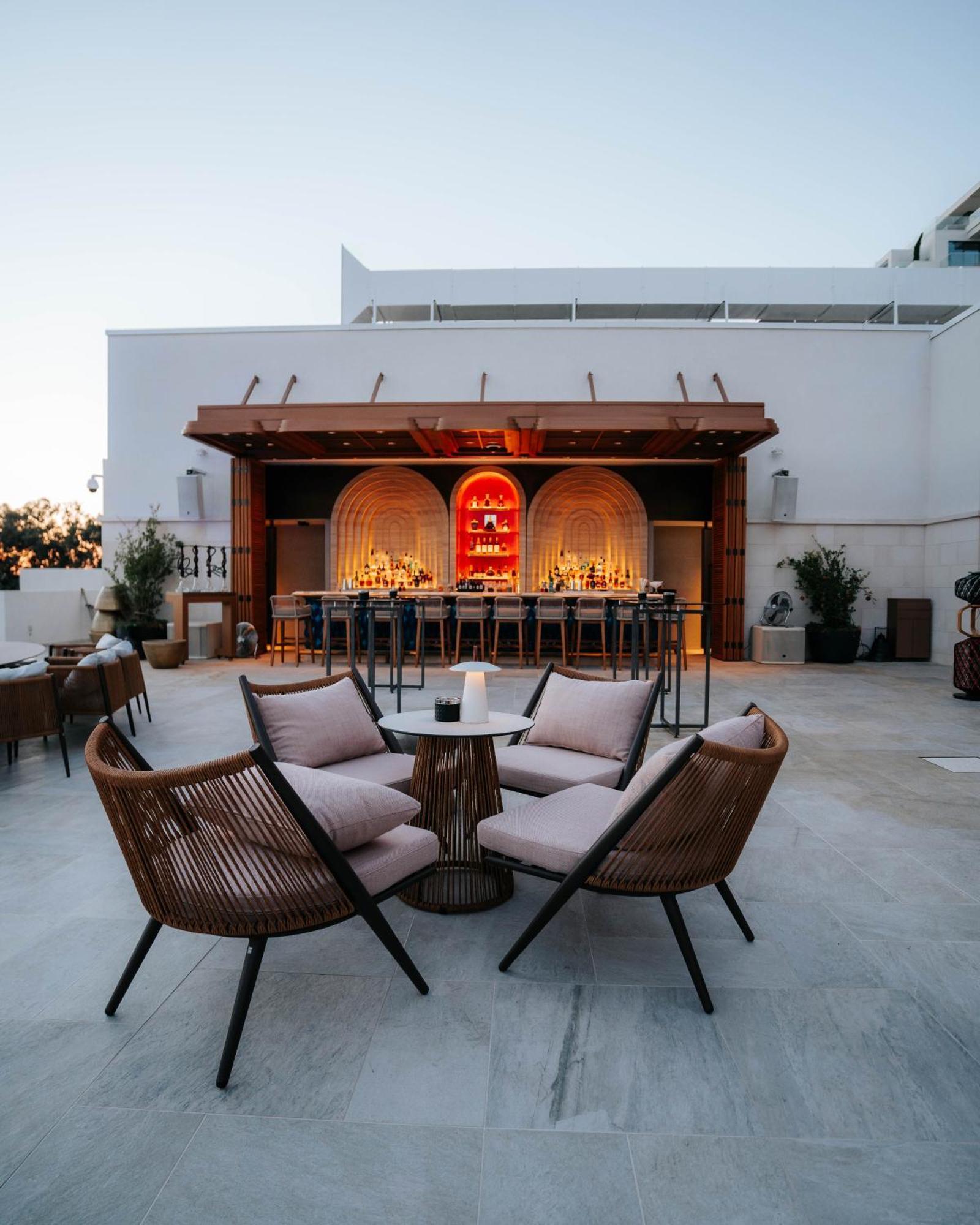 City Of Dreams Mediterranean - Integrated Resort, Casino & Entertainment 레메소스 외부 사진 The rooftop bar at the hotel
