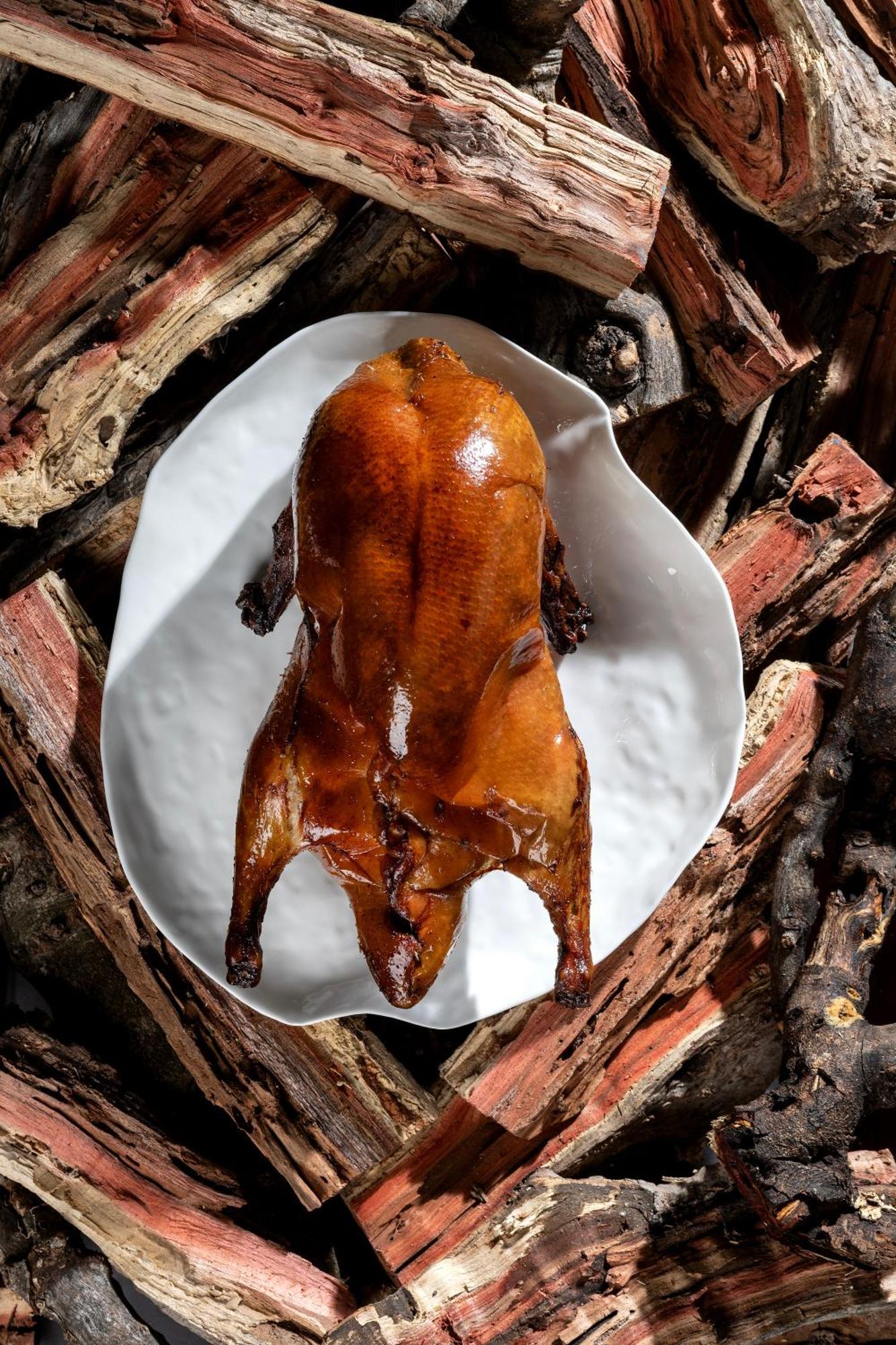 City Of Dreams Mediterranean - Integrated Resort, Casino & Entertainment 레메소스 외부 사진 A whole Peking duck