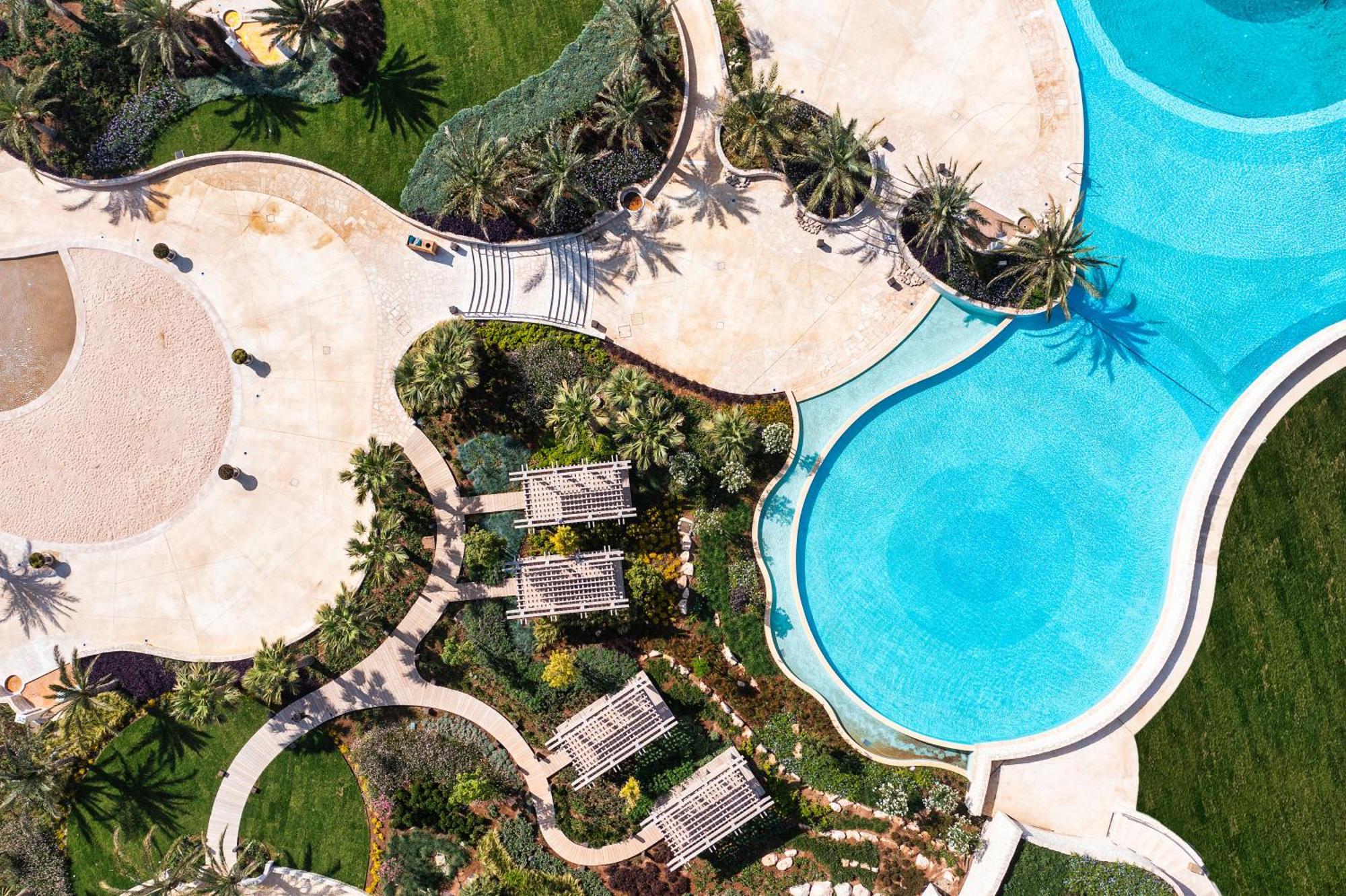 City Of Dreams Mediterranean - Integrated Resort, Casino & Entertainment 레메소스 외부 사진 Aerial view of the resort
