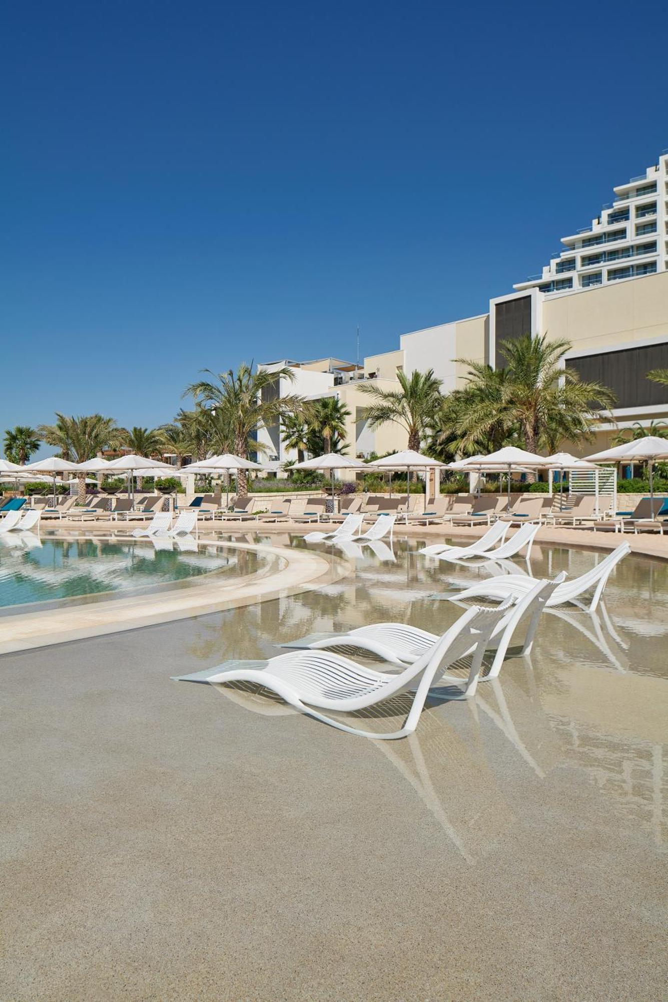 City Of Dreams Mediterranean - Integrated Resort, Casino & Entertainment 레메소스 외부 사진 The swimming pool at the hotel