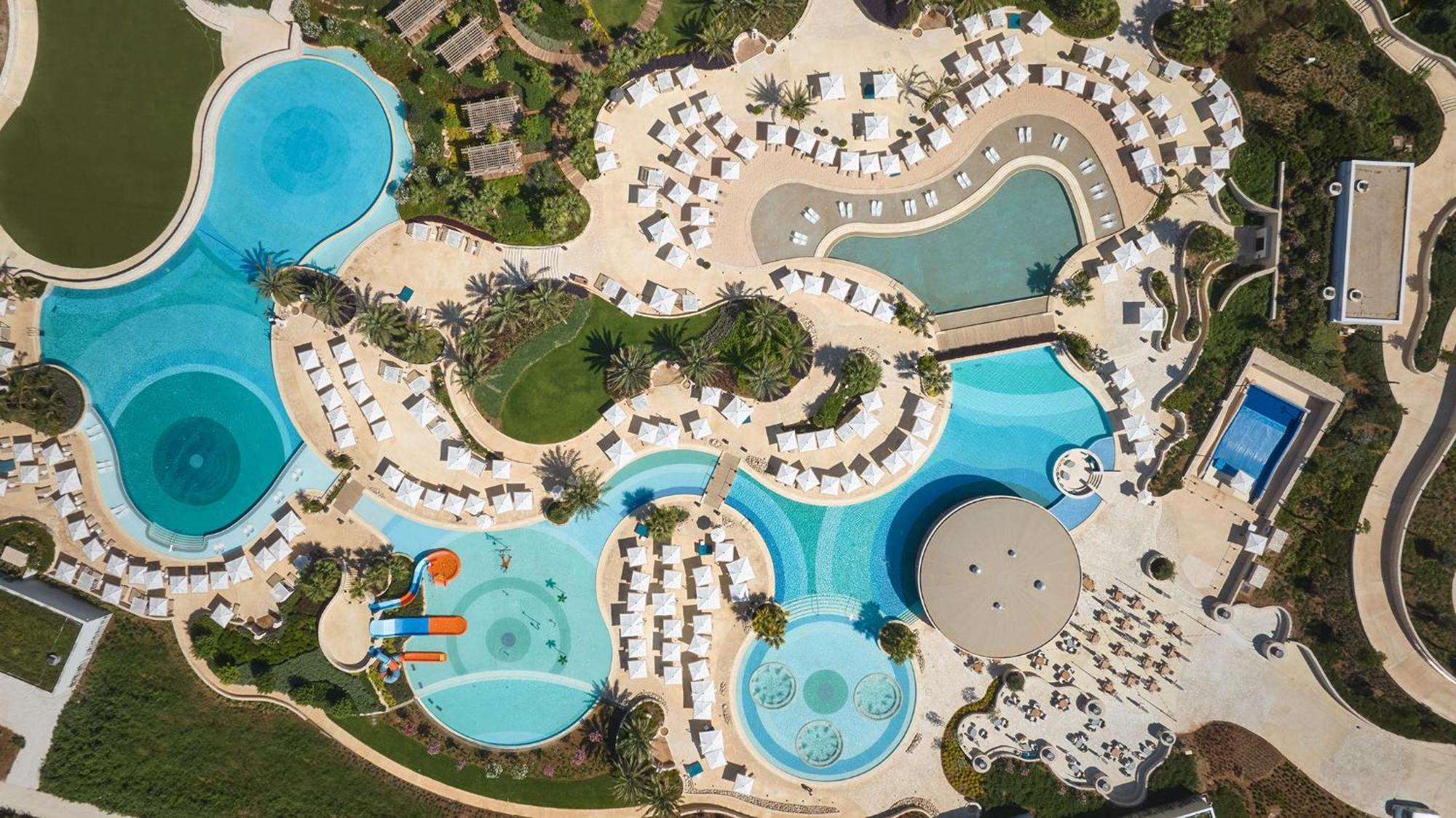 City Of Dreams Mediterranean - Integrated Resort, Casino & Entertainment 레메소스 외부 사진 Aerial view of the resort