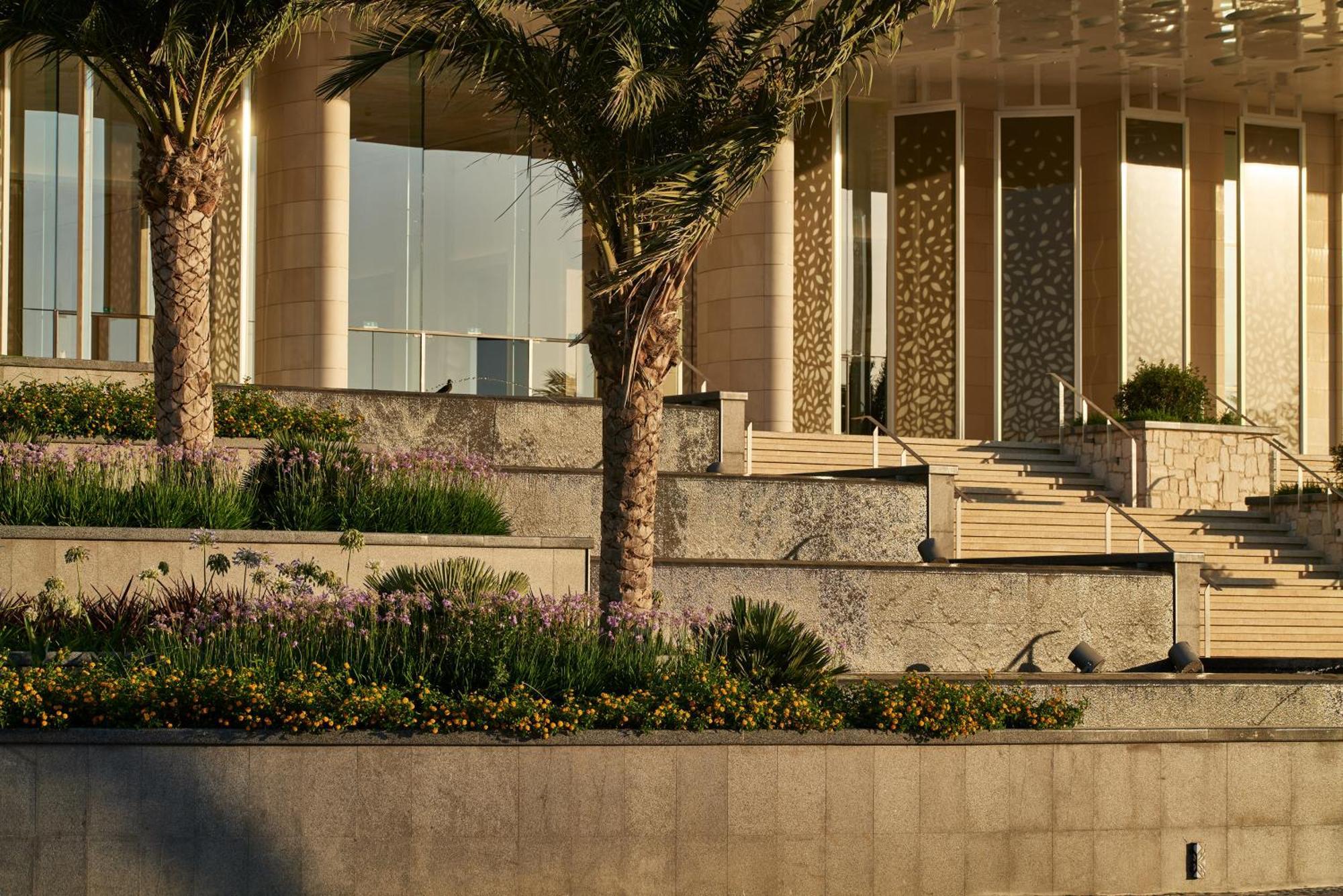 City Of Dreams Mediterranean - Integrated Resort, Casino & Entertainment 레메소스 외부 사진 The Four Seasons Hotel, Bahrain