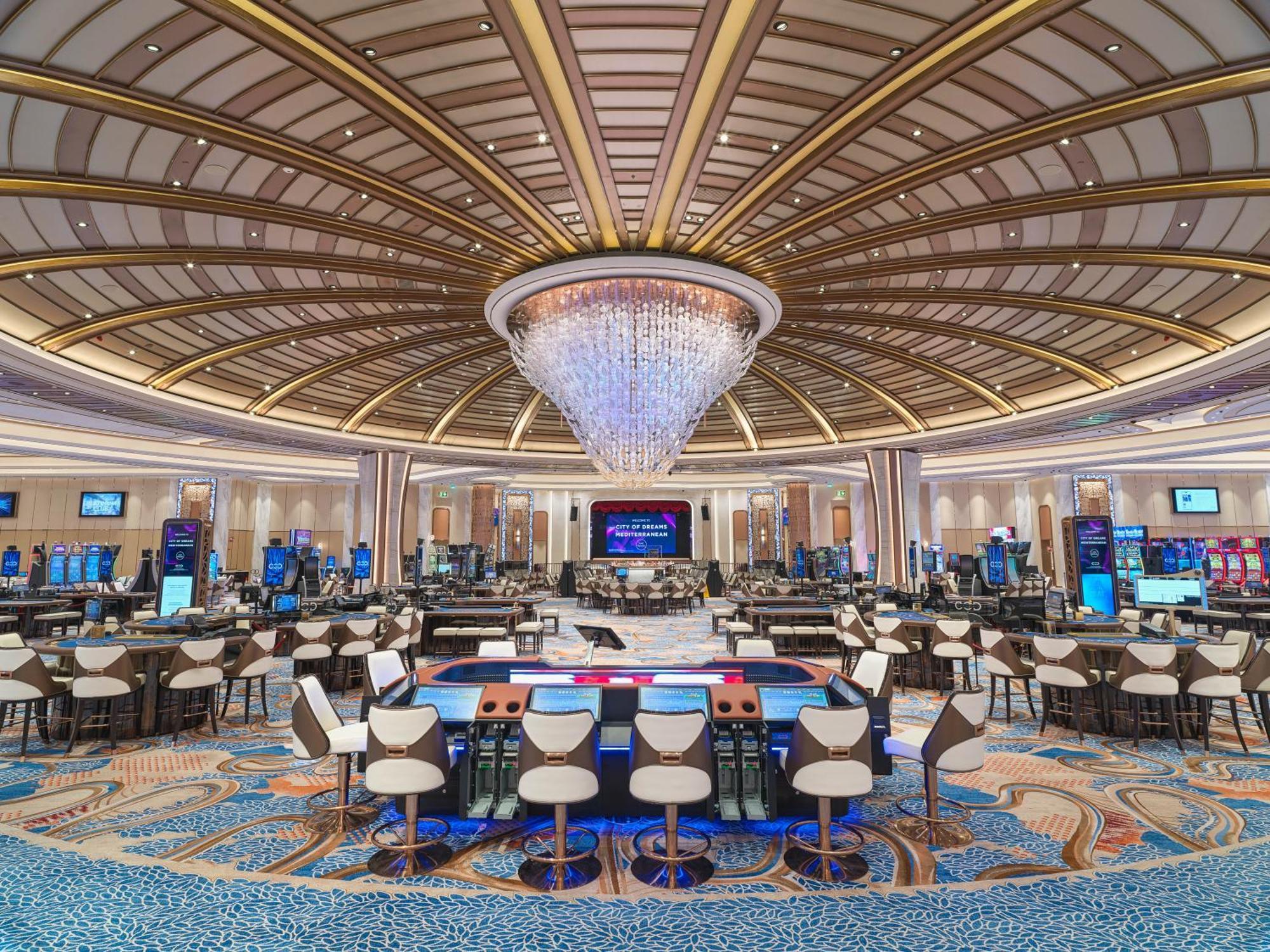City Of Dreams Mediterranean - Integrated Resort, Casino & Entertainment 레메소스 외부 사진 The casino floor at the MGM Grand