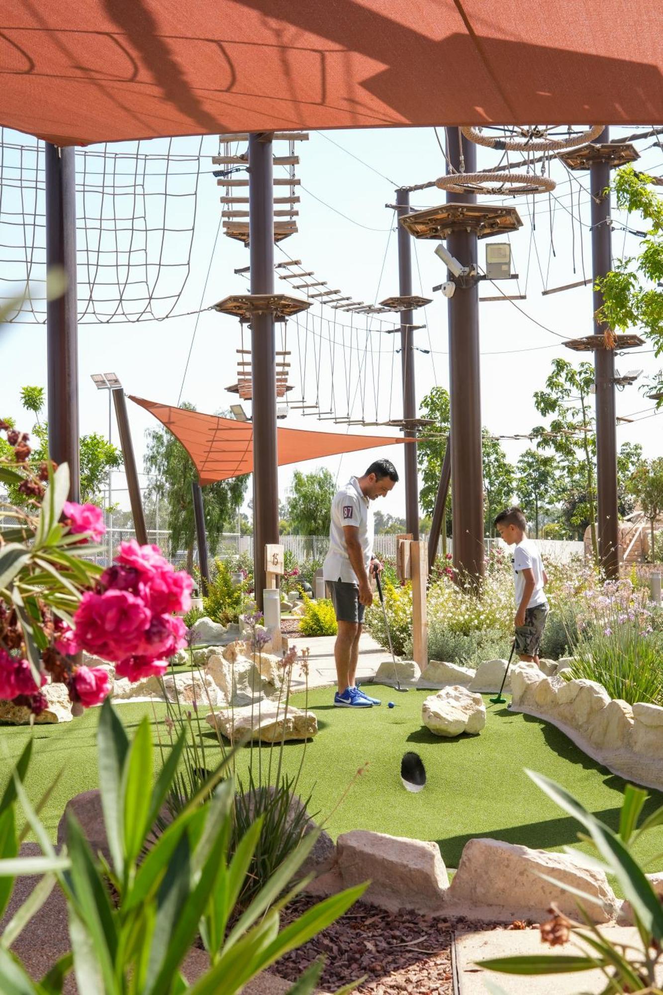 City Of Dreams Mediterranean - Integrated Resort, Casino & Entertainment 레메소스 외부 사진 Adventure Golf in Mallorca